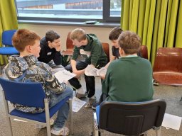 2024-25 &raquo; Workshop der youngCaritas Tirol zum Thema Armut